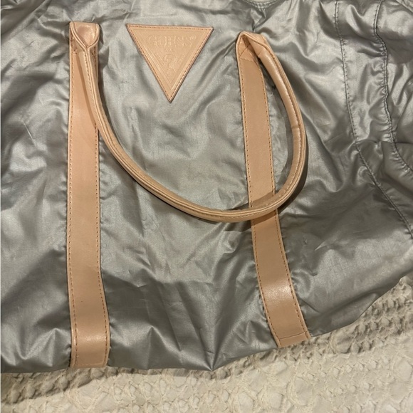 Handy Guess overnight bag pink, and gray - Picture 3 of 6